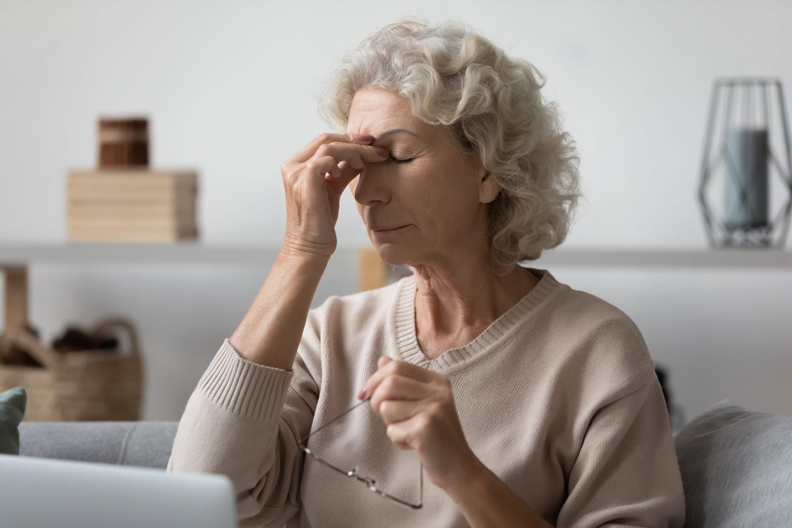 Gözlerde Yaşlanma: Yaşlanma Gözlerinizi Nasıl Etkiler ve Ne Yapabilirsiniz?